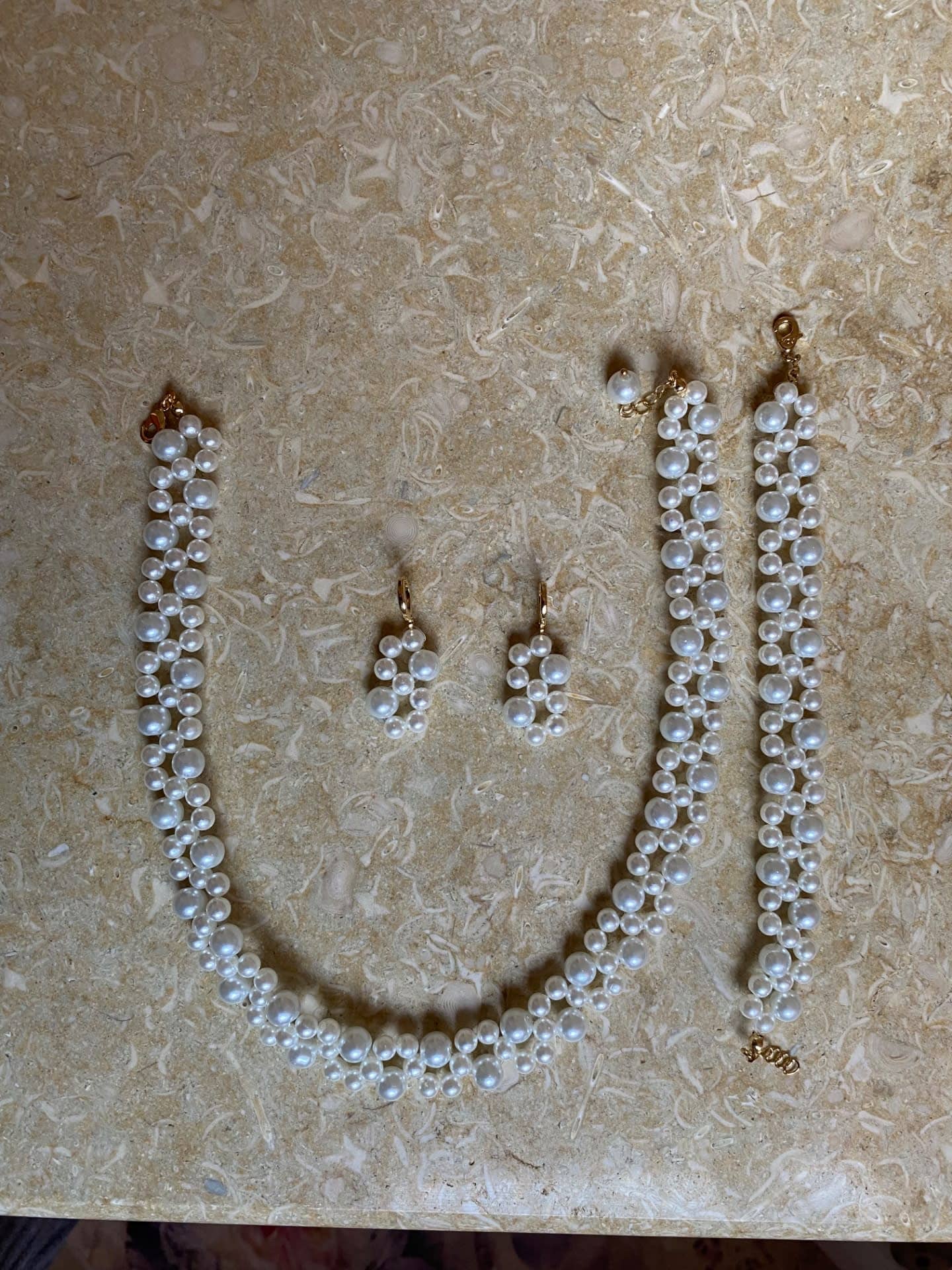 Parure en perles blanches 
